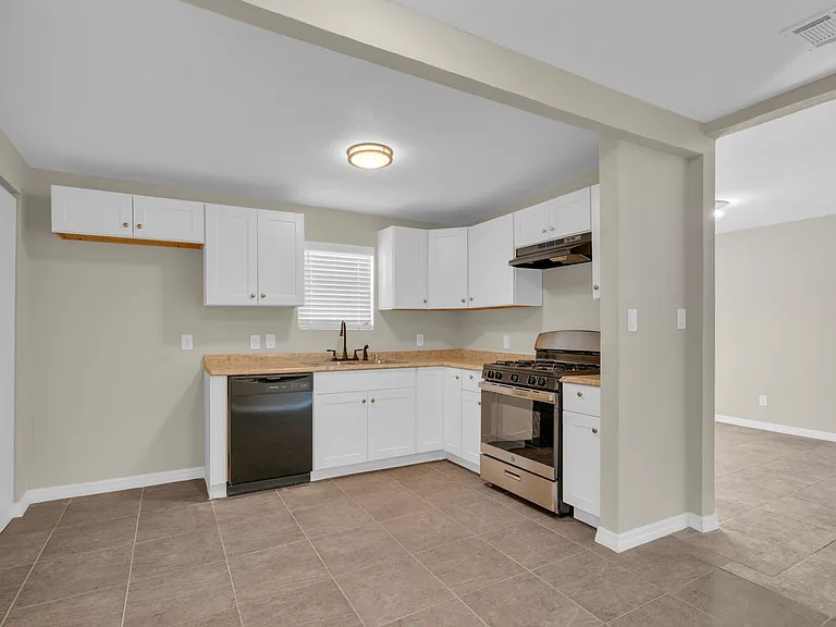 404 Rocca Ln — Photo 4