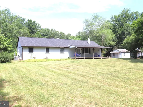 7652 Riverside Farm Rd, Marshall, VA 20115