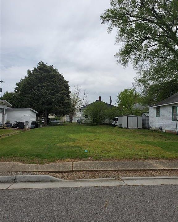 1st image of 207 N 8th Ave
