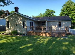 31 Briarwood Dr, Lockport, NY