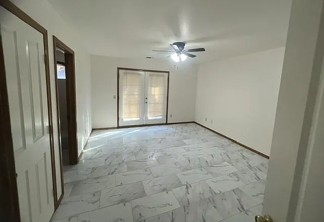 2122 N Clark Ct — Photo 23