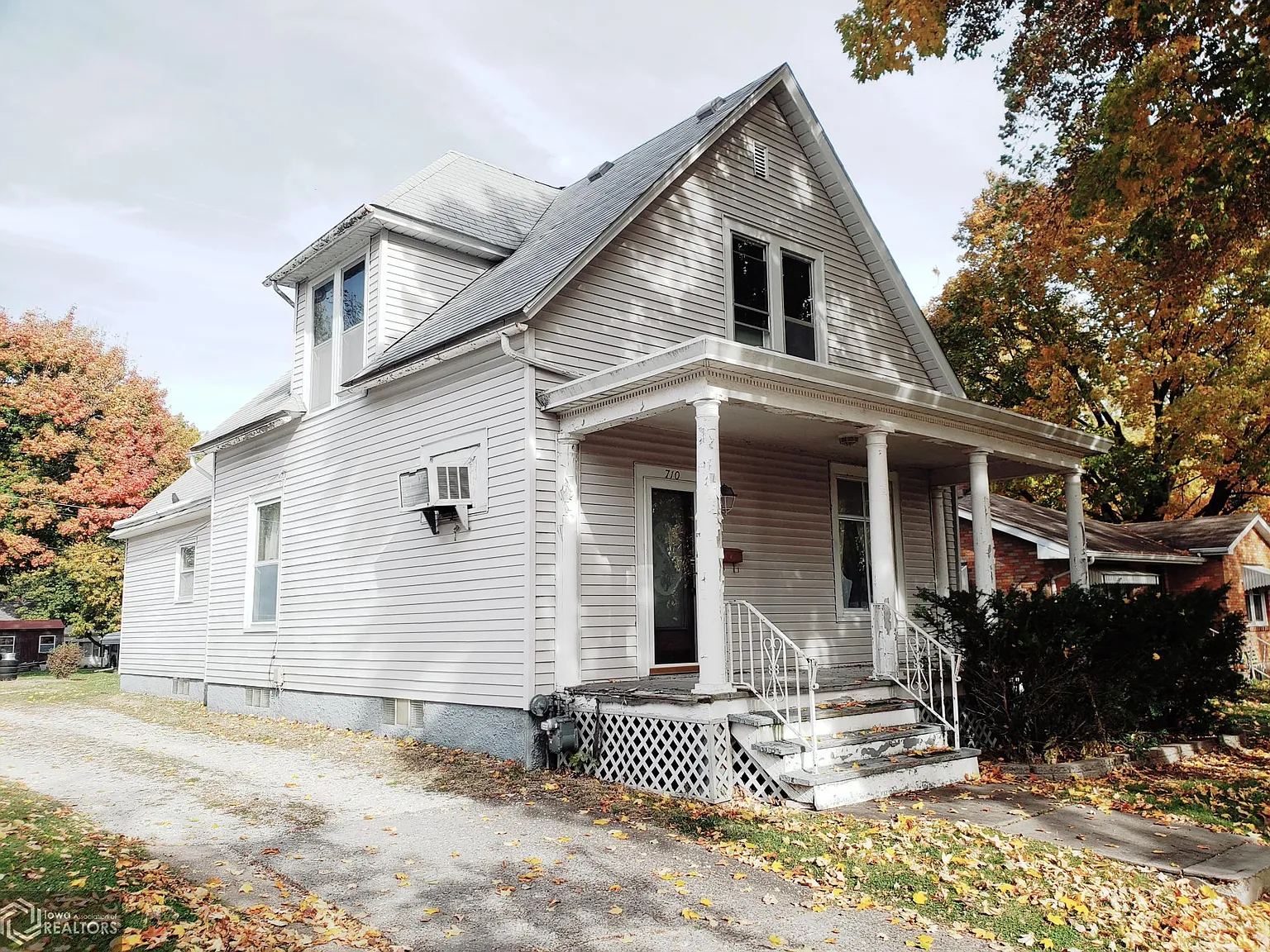 710 Sweeny Ave photo 1