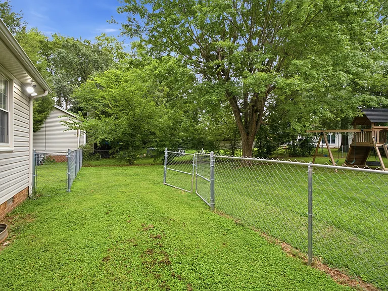 1343 Cason Trl — Photo 32