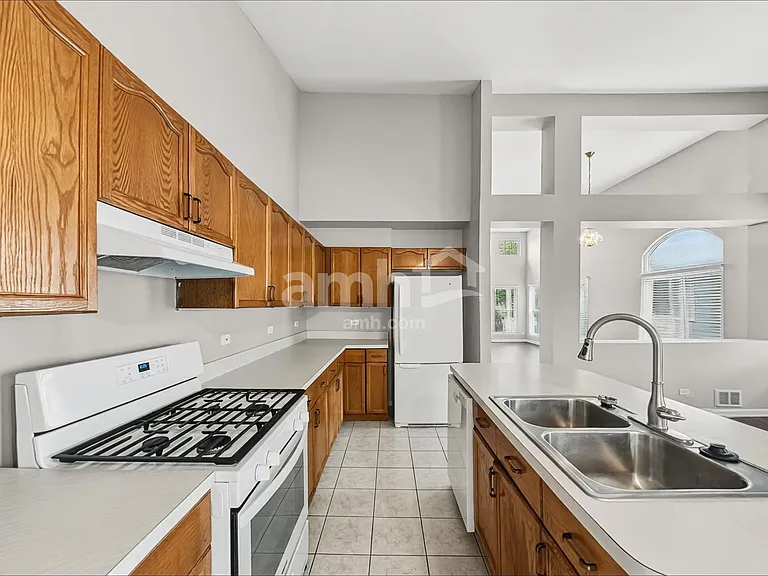 3131 Melbourne Ln — Photo 3
