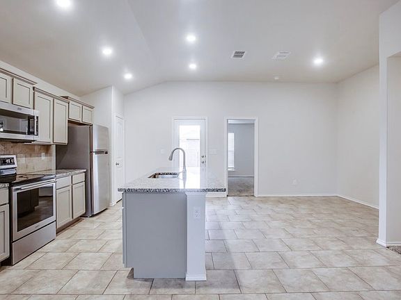 5th image of 2117 140th St