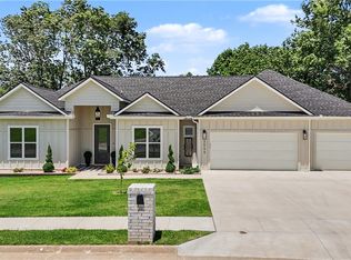 2055 Collins Dr, Pea Ridge, AR 72751