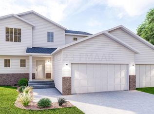 102 Lionheart Dr, Horace, ND 58047