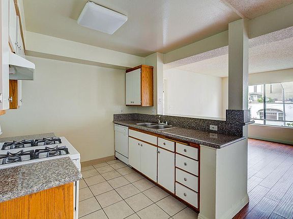 3rd image of 2934 Francis Ave #206