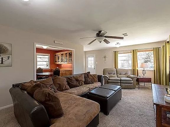 Spacious living room