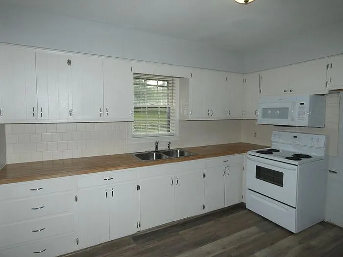 3 bed, 1.0 bath, $1,595 — Photo 4