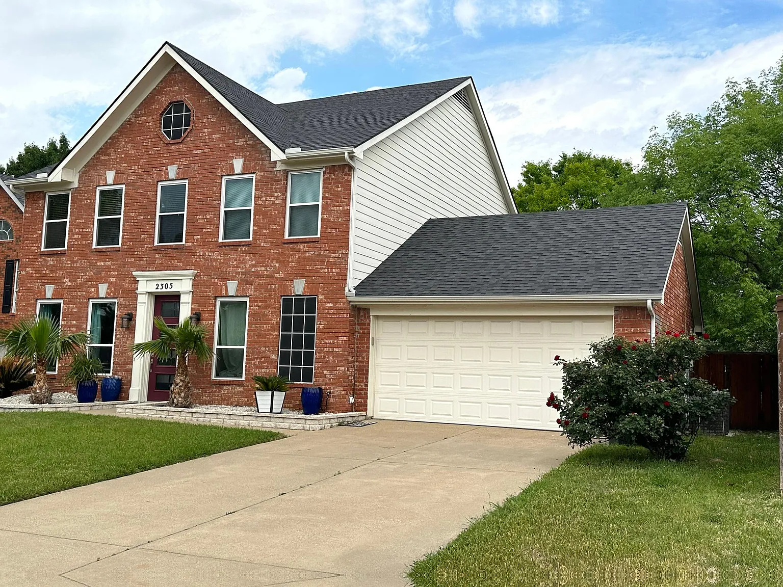 2305 Treyburn Ct — Photo 2
