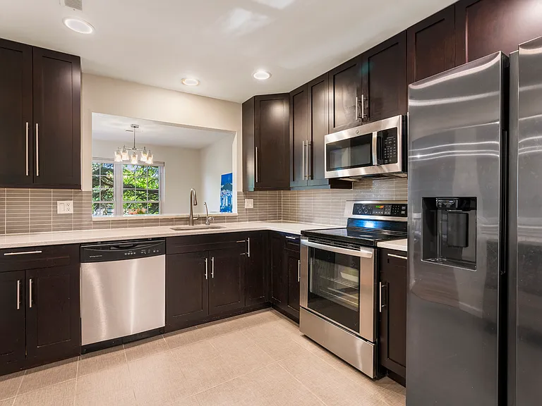 1504 Westgate Dr — Photo 11