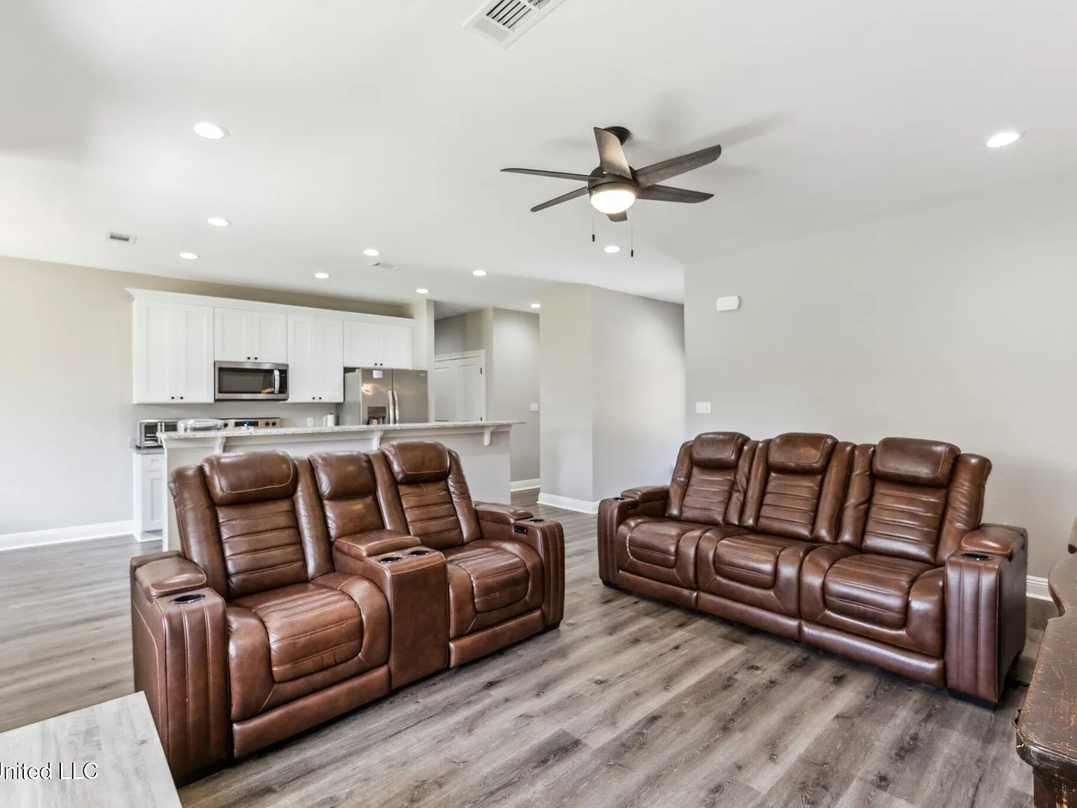4 bed, 2.0 bath, 2882 sqft, $2,500 — Photo 4