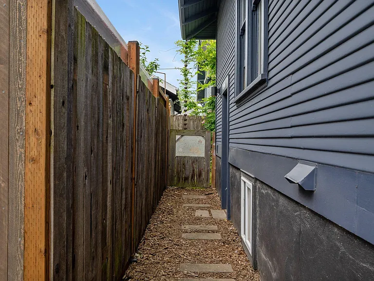 630 NE Killingsworth Ct #B — Photo 12