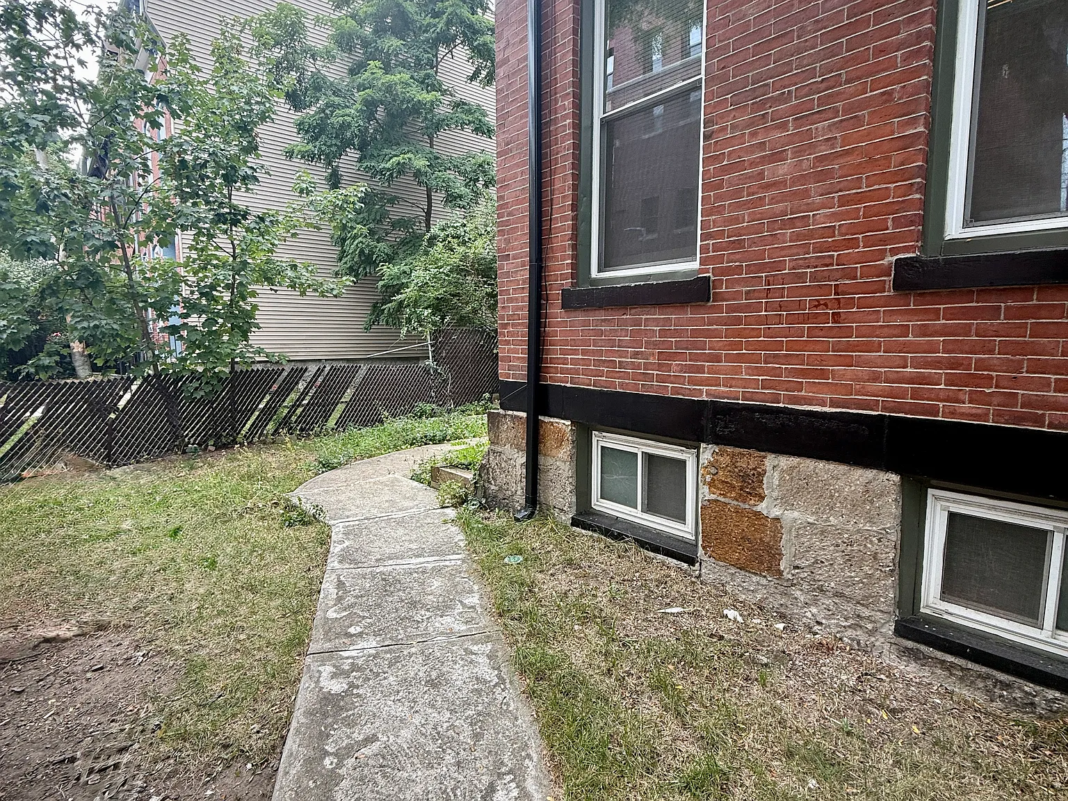1 bed, 600 sqft, $2,100 — Photo 2