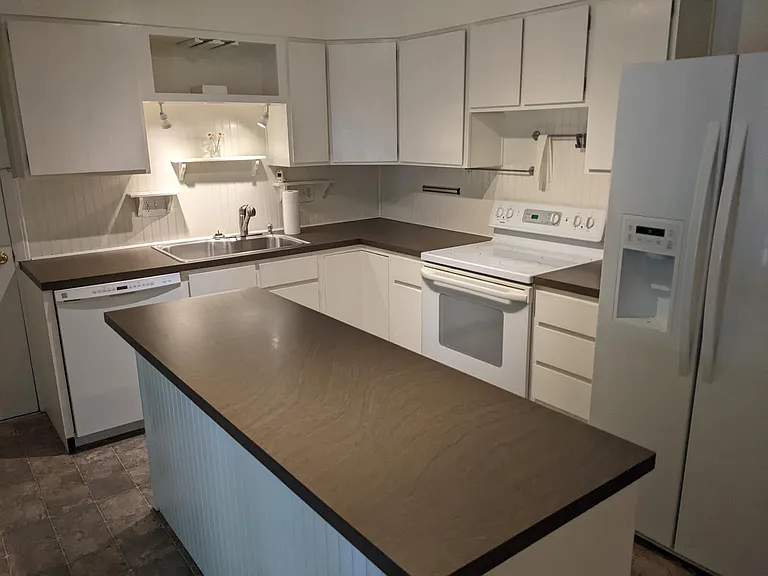 433 N Roosevelt Ave — Photo 2