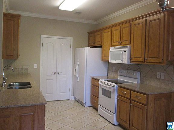 3rd image of 15 Lindsey Ln