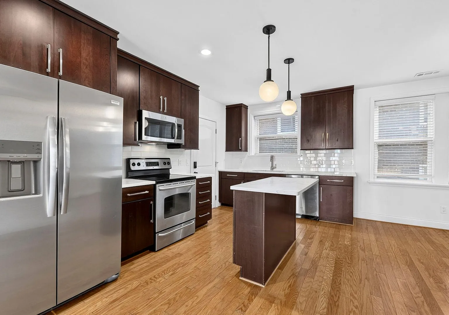 7517-19 Oxford Dr — Photo 1
