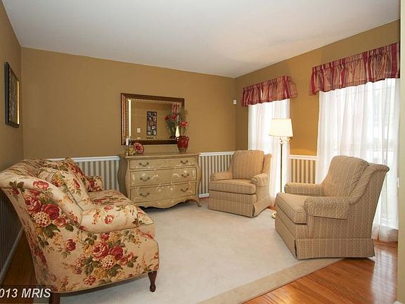 3rd image of 351 Streett Cir