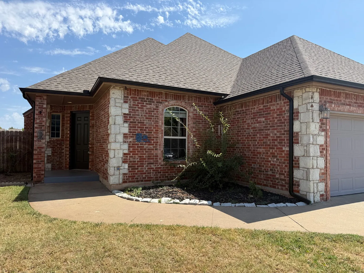 3 bed, 2.0 bath, 1947 sqft, $1,875 — Photo 1