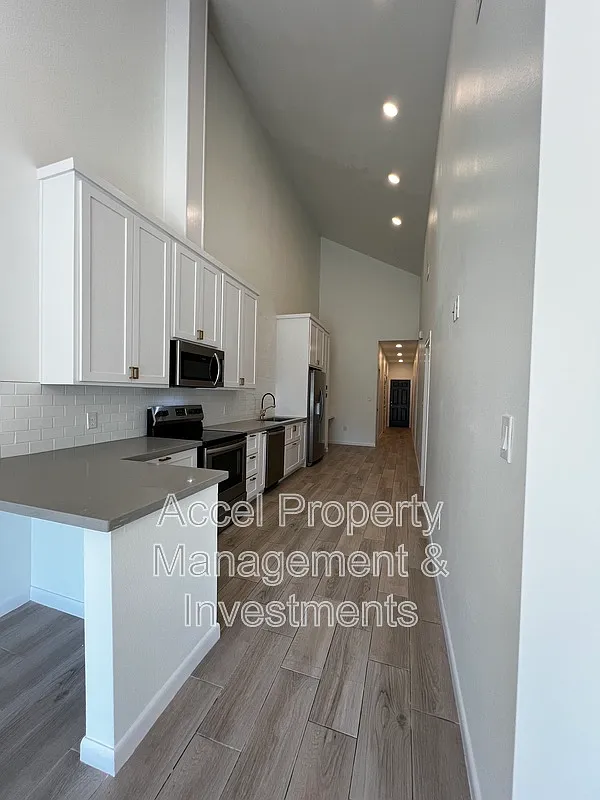 3 bed, 2.0 bath, 1340 sqft, $1,175 — Photo 4