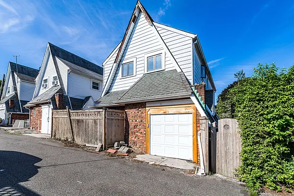 Sold by ERA Top Service Realty, Inc. | media 5