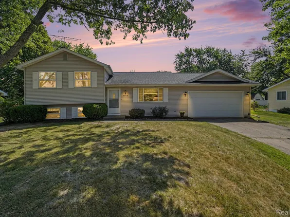 7083 Fairgrove Dr, Swartz Creek, MI 48473