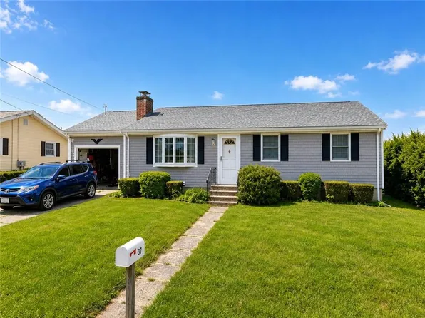 37 Ladeira Ave, Portsmouth, RI 02871