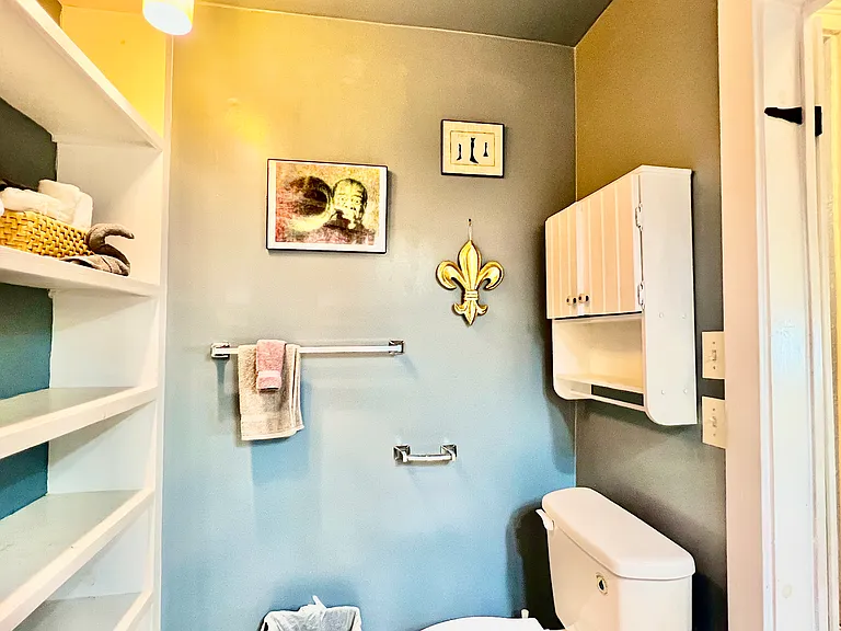 2025 Dauphine St #2025 — Photo 10