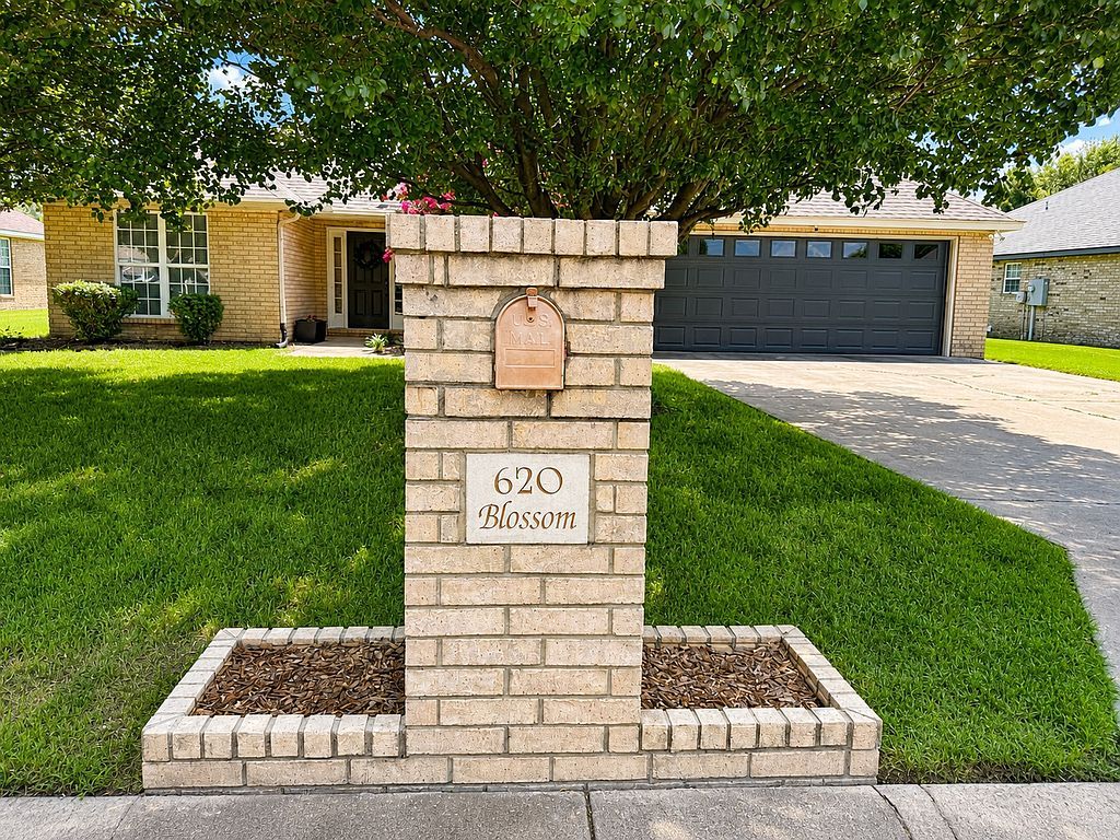 620 Blossom Ln - Property Image