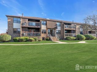 1816 Raspberry Ct, Edison, NJ 08817