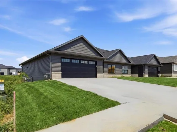 239 Gavin Cir, Peosta, IA 52068