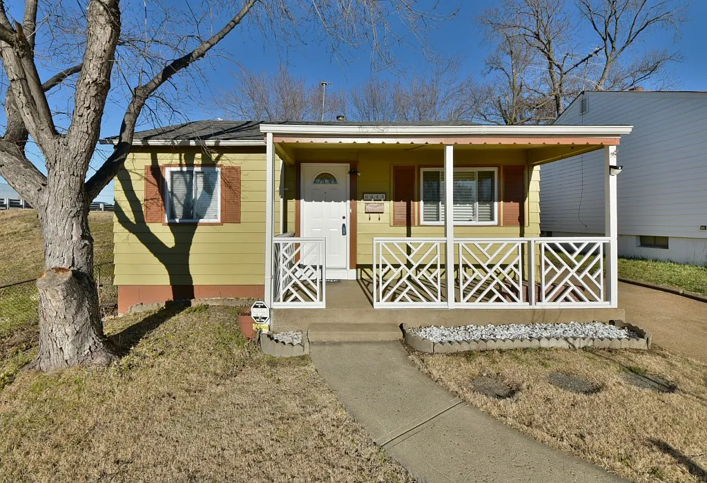 6623 Southwest Ave photo 1