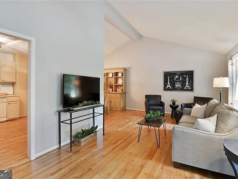 130 Cains Cove Dr — Photo 11