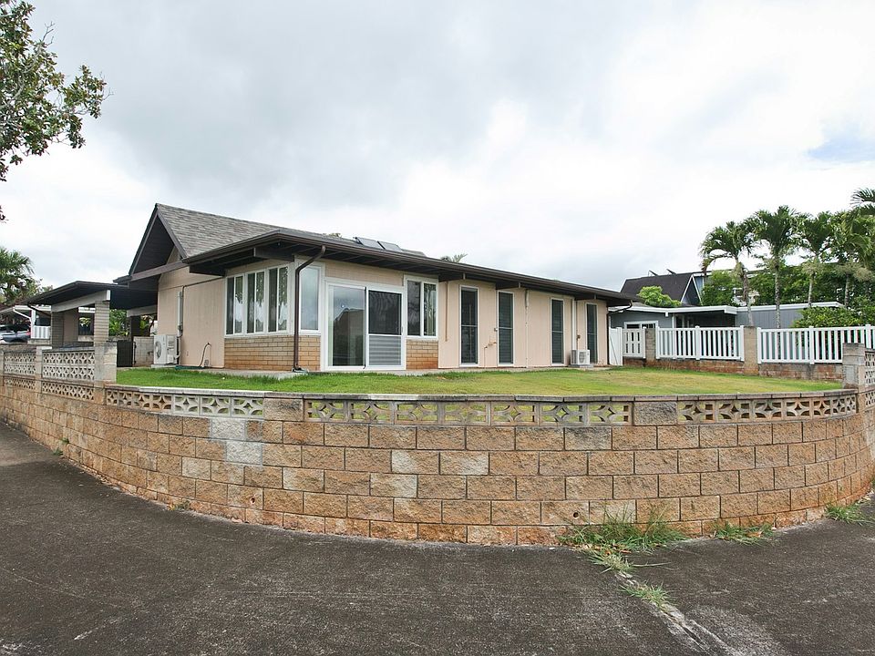 Wonderful Mililani home on corner lot of cul-de-sac.