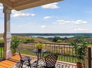10052 Indigo Dr, Eden Prairie, MN 55347