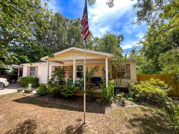 29832 Broad St, Bruceton, TN 38317