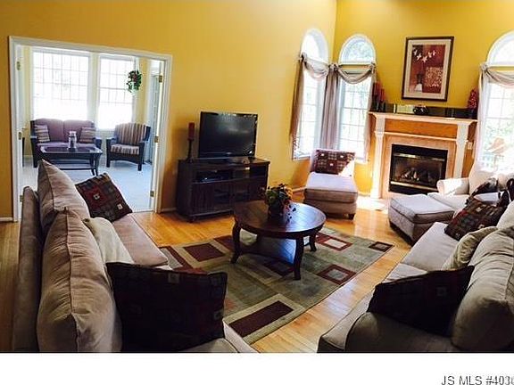 4th image of 406 Continental Ct