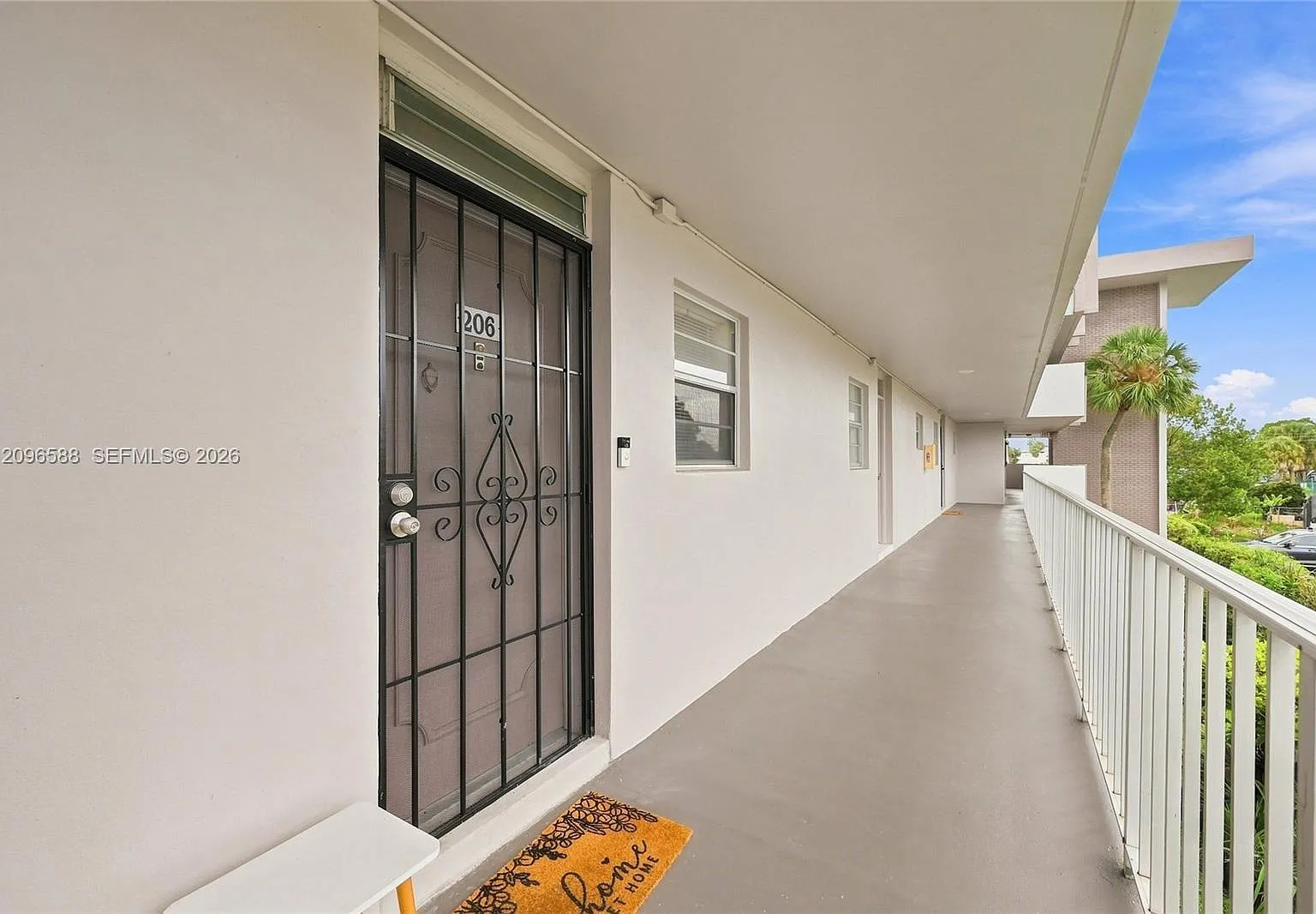 Lauderdale Oaks Condo 4 — Photo 4