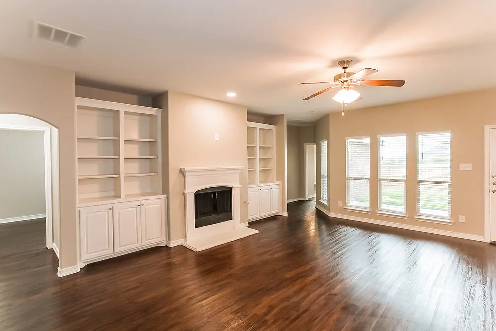 4 bed, 2.0 bath, 2202 sqft, $2,480 — Photo 4