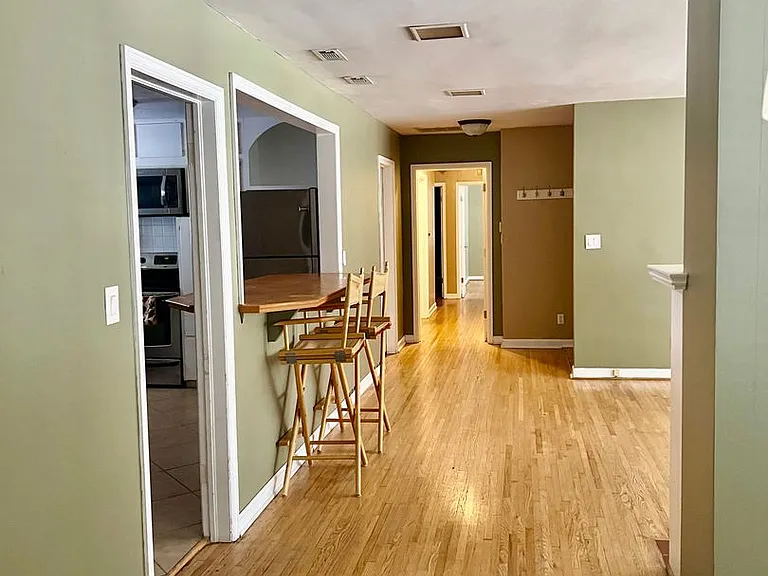 1041 E Linwood Ter — Photo 3