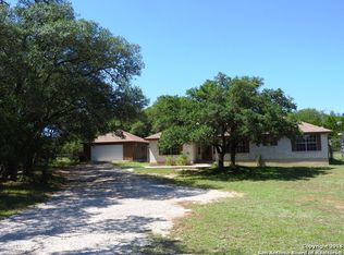 660 Lakewood Dr, Lakehills, TX 78063