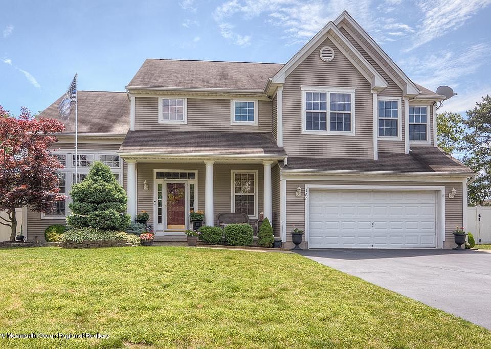 1st image of 160 Hundred Oaks Dr