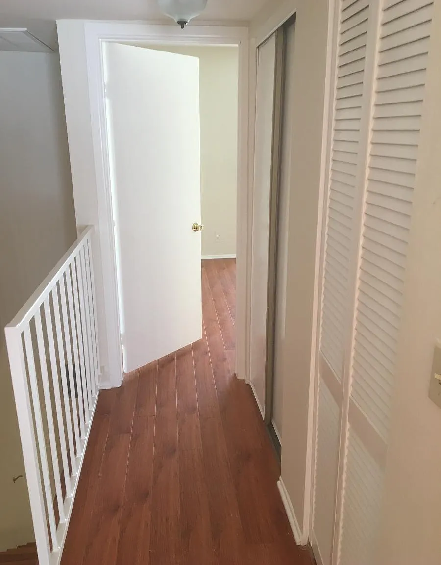 1046 Thompson Avenue — Photo 4