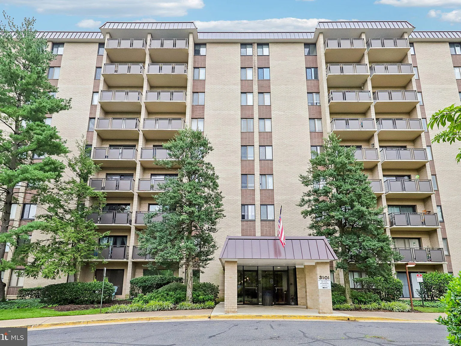 Woodlake Towers — Photo 2