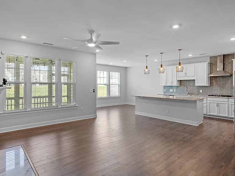 218 Amethyst Way — Photo 2