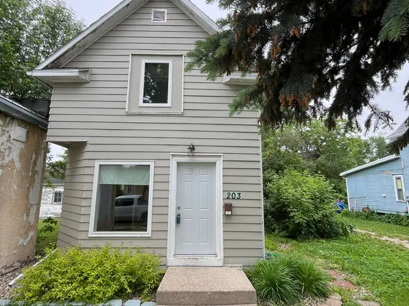 203 4th Ave NE, Aberdeen City, SD 57401