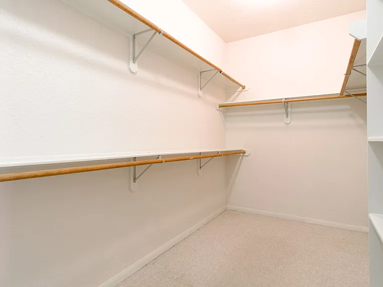 2918 Five Oaks Dr — Photo 14
