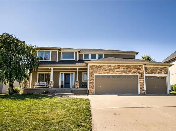 2700 SW Carlton Dr, Lees Summit, MO 64082