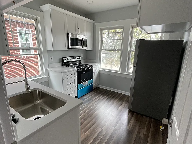 747 Shirley Ave — Photo 5